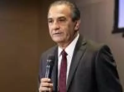 Malafaia critica Bolsa Família e fim da escala 6x1 em culto com Flávio Bolsonaro
