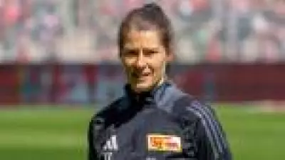 Marie-Louise Eta: primeira técnica na elite do futebol europeu
