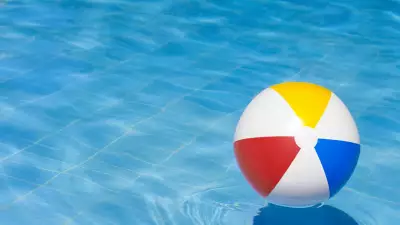 Menina de 11 anos morre jogada em piscina em 'brincadeira' em AL