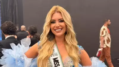 Miss Brasil cai no palco durante concurso internacional no Egito