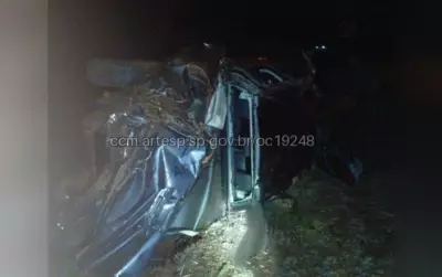 Motorista morre em capotamento na SP-255 em Itaí