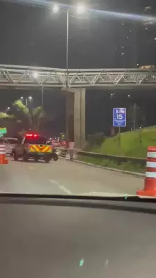 Mulher morre ao bater em mureta após tentativa de assalto na Marginal Pinheiros