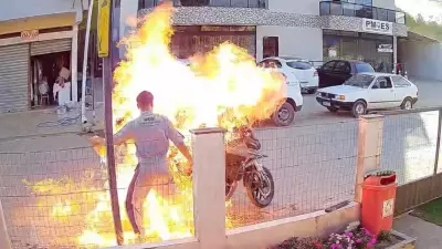 Mulher morre queimada ao tentar impedir filho de atear fogo em moto no ES