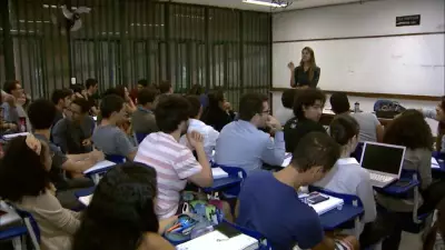Número de brasileiros com graduação e empregados dobra em 13 anos, aponta IBGE