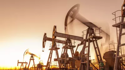 Petróleo oscila com tensão entre EUA e Irã; Brent chega a US$ 112