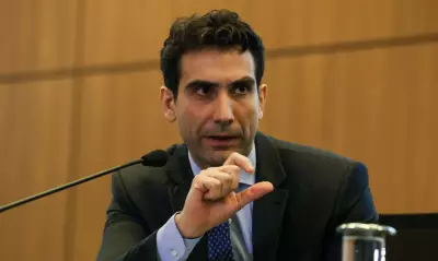 Política de juros do Banco Central é um desastre, afirma economista