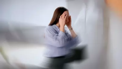 Por que sentimos tontura ao levantar? Médico explica causas e alertas