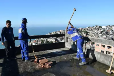 Prédio irregular de sete andares é demolido no Vidigal, Zona Sul do Rio