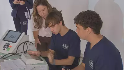 Projeto Jovem Eleitor: adolescentes simulam votação com urnas verdadeiras em SP