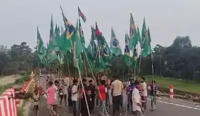 Torcedores de Bangladesh celebram Neymar e Brasil em festa nas ruas de Comilla