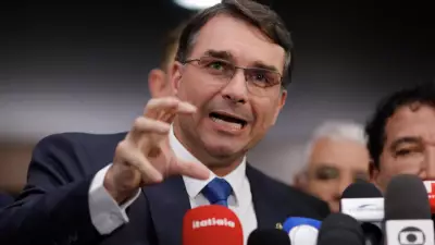 Áudio revela Flávio Bolsonaro cobrando banqueiro para financiar filme do pai