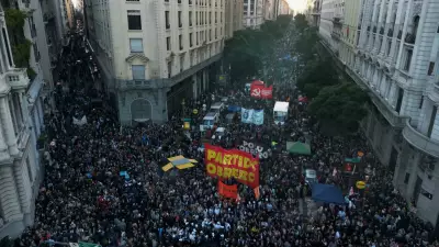 Universidades argentinas protestam contra cortes orçamentários e congelamento salarial