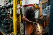 Abertura econômica de Milei impacta indústria de autopeças na Argentina