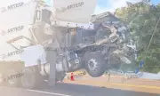 Acidente entre carretas interdita Raposo Tavares em Piraju
