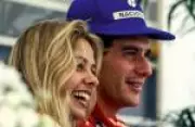 Adriane Galisteu homenageia Senna nos 32 anos da morte do piloto