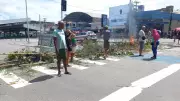 Ambulantes protestam e bloqueiam terminal da Lagoa em João Pessoa