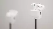 Apple planeja AirPods Ultra com câmeras infravermelhas para 2025