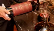 Aprenda a degustar vinhos profissionalmente em 4 passos simples