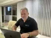 Autobiografia de Queiroga flopa após escândalo de Flávio Bolsonaro