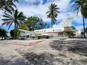 Avião Bandeirante do ex-território é transportado para o Parque Residência em Macapá