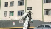 Avião de pequeno porte cai e atinge prédio residencial em Belo Horizonte
