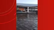 Balsa com contêineres colide e destrói flutuante no Rio Amazonas