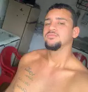 Barbeiro executado a tiros dentro de depósito de bebidas em Japeri, RJ