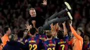 Barcelona conquista título espanhol e técnico revela morte do pai