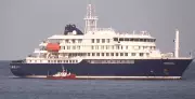 Barco retira passageiros doentes de cruzeiro com possível surto de hantavírus