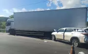 Batida entre carro e caminhão na BR-116 em Feira de Santana deixa 1 morto e 3 feridos