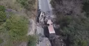 Batida entre ônibus e carreta na BR-251 deixa oito mortos e nove feridos em MG