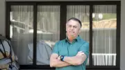 Bolsonaro recebe alta após cirurgia no ombro e volta à prisão domiciliar