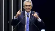 Caiado critica Vorcaro e defende negociação da jornada de trabalho