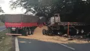 Caminhoneiro morre em grave acidente com três caminhões na BR-153 em Centralina