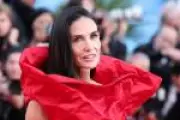 Cannes 2026: Colo vira tela de arte com lenços e golas esculturais
