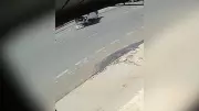 Capotamento deixa carro com rodas para cima após batida em Uberlândia