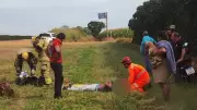 Capotamento na MG-233 em Araguari arremessa passageiro sem cinto para fora do carro
