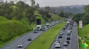 Carreta tomba em alça de acesso do Anel Viário em Campinas