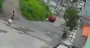 Carro capota em Itabuna após motorista esquecer freio de mão