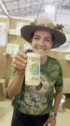 Casal cria água com gás sabor cerveja a partir de lúpulo em SP