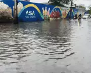 Chuva forte alaga ruas e avenidas no Recife nesta terça-feira (12)
