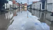 Chuva forte causa alagamentos e trânsito lento em Fortaleza