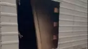 Criminosos cortam carroceria de caminhão e roubam remédios no RJ