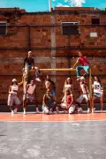Dançarino da Maré que dançou com Shakira no Rio: conheça a história de Raphael Vicente