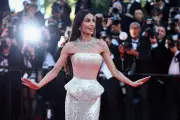 Demi Moore defende cooperação com IA em Cannes e alerta sobre proteção
