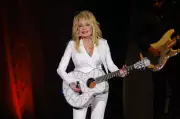 Dolly Parton cancela shows em Las Vegas por preocupações com saúde aos 80 anos