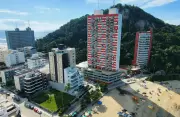 Edifício Torre Alta em Caiobá: sacadas desalinhadas são ilusão de ótica