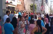 Eleitores lotam cartórios em Aracaju para atualizar título de eleitor