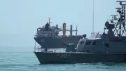 Emirados Árabes permitem passagem de petroleiros clandestinos no Estreito de Ormuz