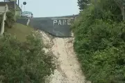 Engenheiro aponta solução para rua íngreme em Almirante Tamandaré, no PR
